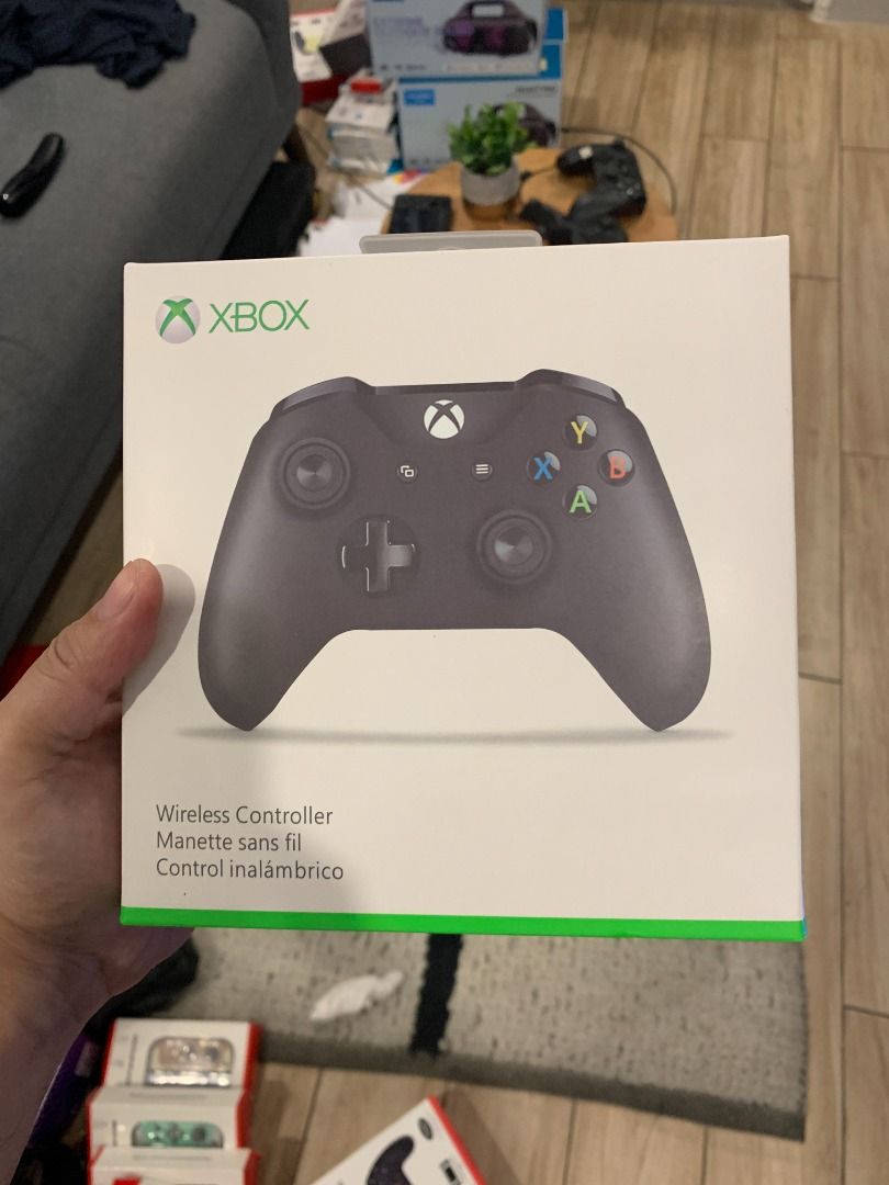 Xbox ONE Wireless Controller – Black for PC/ XBOX (Category: Controllers) located in Las Pinas. Submitted by techsmartph (Listing ID 1365879250, Image 3). Description: Sleek, streamlined design with textured grip for enhanced comfort Compatible with Xbox One X, Xbox One S, Xbox One, Windows 10 Includes Bluetooth technology for gaming on Windows 10 PCs and tablets Twice the wireless range compared to previous Xbox One controllers 3.5mm stereo head