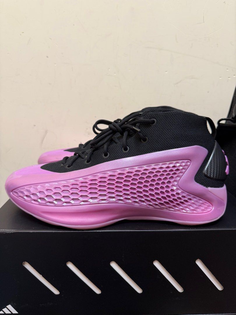 Adidas AE 1 （分類：波鞋）位於 Hong Kong。 由 pangchuntang 提交（商品編號 1366120609，圖片 3）。簡介： Adidas AE 1 穿著次數4次，打法唔適配所以出 US 8.5/EUR 42/265 mm 價格可小議 時間地點互就。