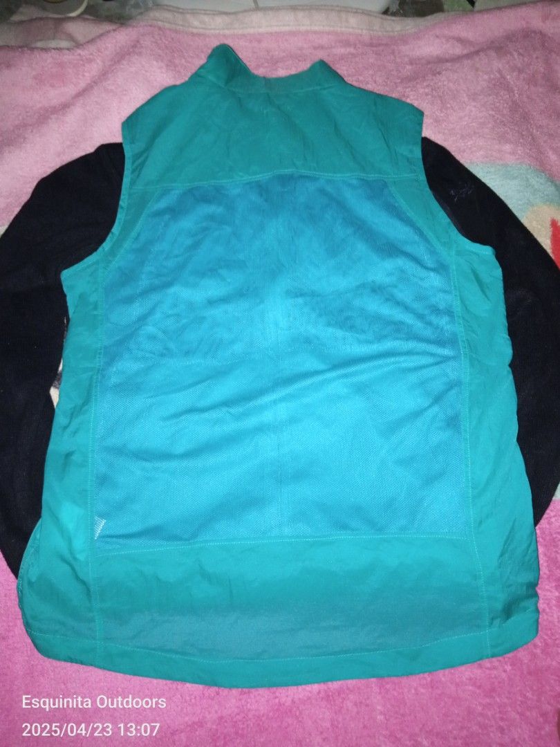 Arc'teryx trail vest (Category: Activewear) located in Cabuyao City. Submitted by khode025 (Listing ID 1366080263, Image 2). Description: Arc'teryx trail vest Medium on tag 20X25front27Back Mesh nylon fabric Both medium on tag 380 shipped.