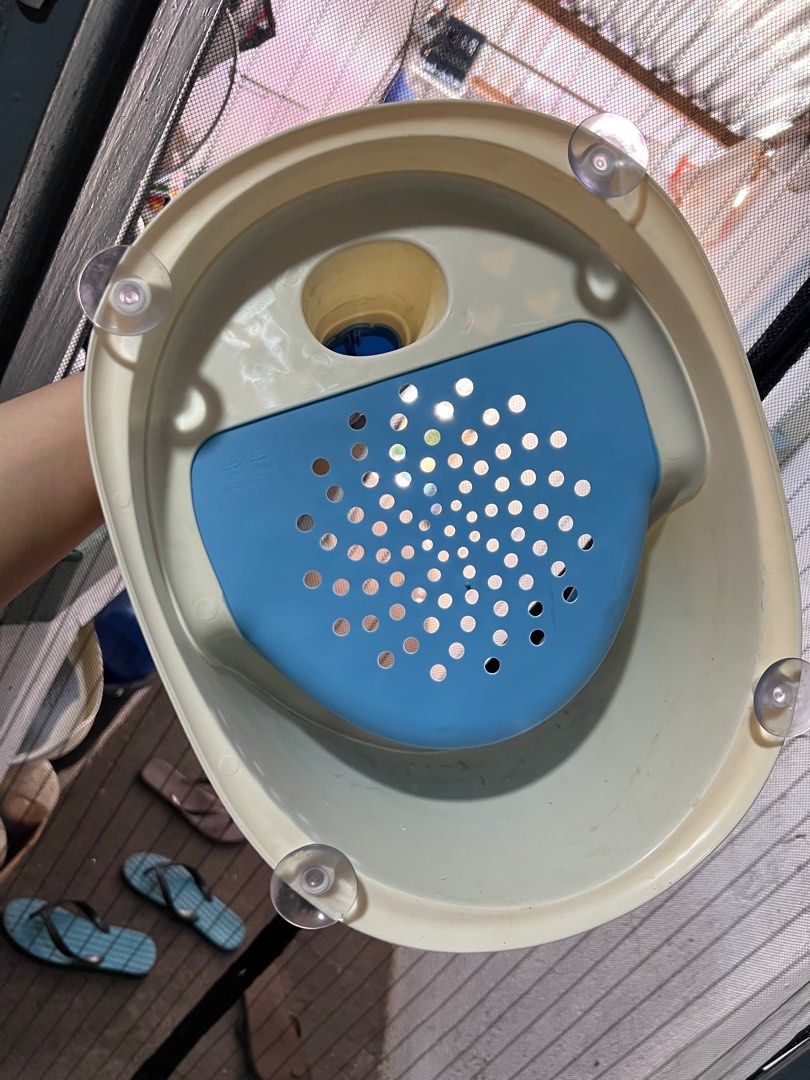 Baby Bath Chair (Category: Bathtub & Bath Accessories) located in Pasig City. Submitted by chiesdecluttering (Listing ID 1360476290, Image 3). Description: Once used. .