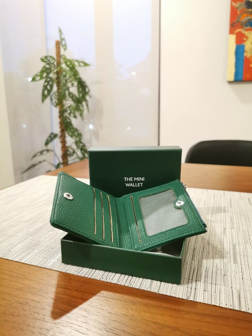 Benetton Mini Wallet (Women's) (Category: Luxury Bags & Wallets) located in Lipa City. Submitted by exumos (Listing ID 1365690537, Image 2). Description: Benetton MINI WALLET Bought from EU Brand new Pm if interested.