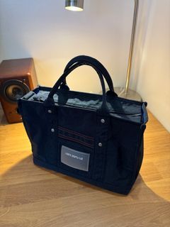 Beyond The Vines Crunch Carryall 01 Bag