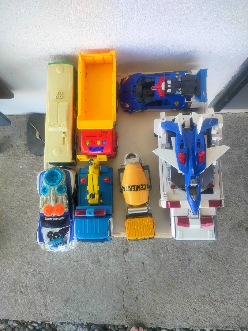 Big vehicle MADNESS!! With freebie (Category: Vehicle & Diecast Models) located in Plaridel. Submitted by klayskolektibols (Listing ID 1366016405, Image 1). Description: free shipping( Luzon area) (Visayas, Mindanao half).