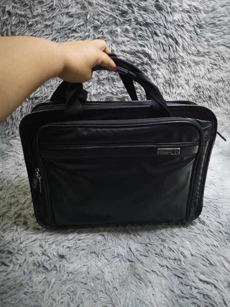 Black Zipper Closure Laptop Bag (Category: Laptop Bags & Sleeves) located in Santa Cruz. Submitted by jmy_surplus.2 (Listing ID 1366159884, Image 2). Description: Size ; L - 14 W - 16.5 Color ; Black Type ; Laptop bag Brand ; No brand Material ; leather Style ; Black leather Laptop bag MK 3 JMY 1.