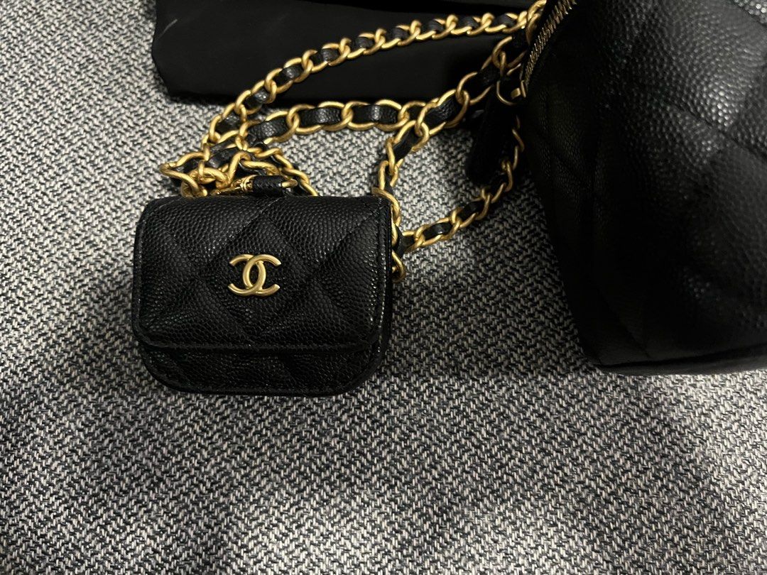 Chanel Vanity 23a with Earpods (Category: Bags & Wallets) located in Singapore. Submitted by lovewarehouseeeee (Listing ID 1366158972, Image 2). Description: Once used less than 5 times. Almost like brand new No trade Caviar skin Full set with receipt .