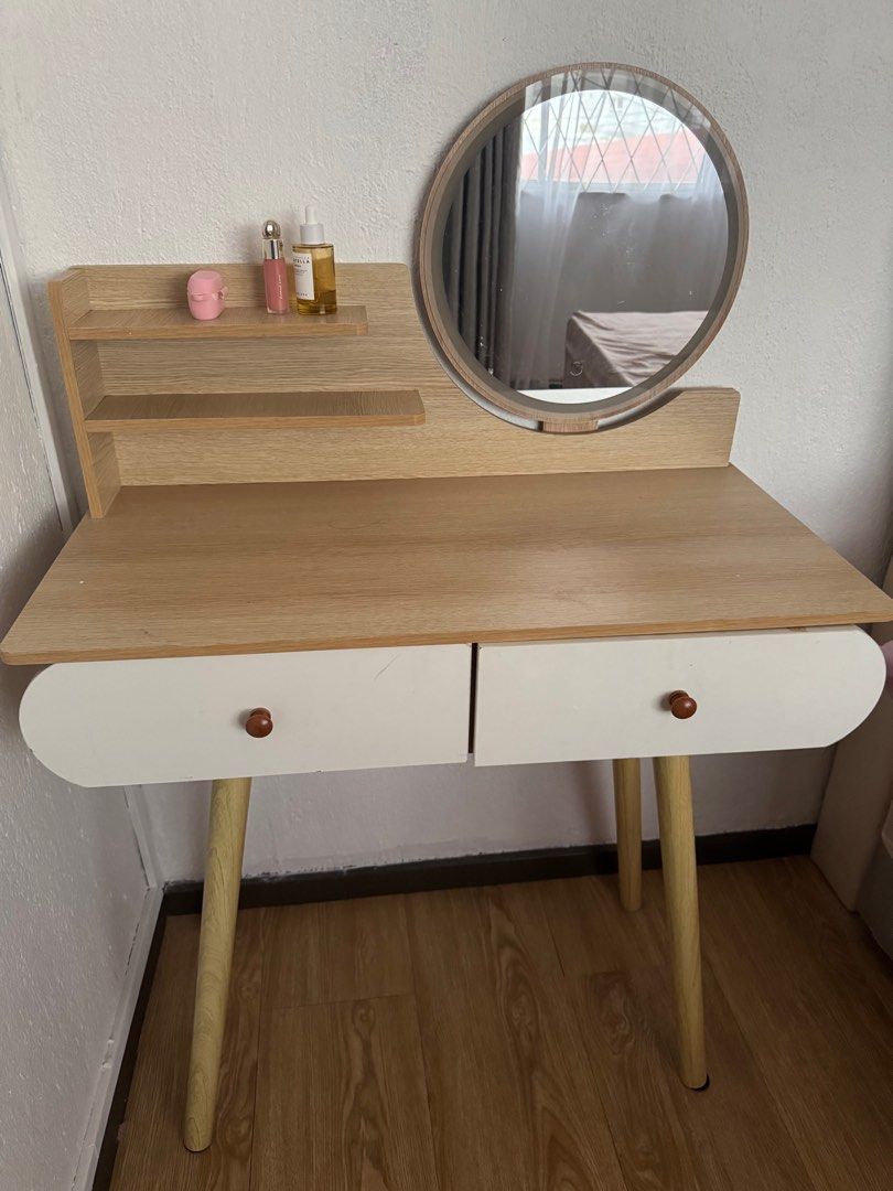 Dressing table (Category: Shelves, Cabinets & Racks) located in Kota Kinabalu. Submitted by preloved.new97 (Listing ID 1366085983, Image 1). Description: Selling it off cause I need a bigger table 😅 See photos for size reference. Pick up only please Original price RM 400.