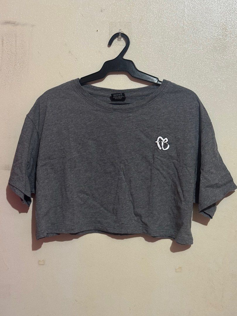 Fubu Queens Gray Oversized Cropped Top - XL (Category: Shirts) located in Manila. Submitted by ideclutteranything (Listing ID 1366100148, Image 1). Description: Used once In very good condition XL size Fits large frames to plus size.