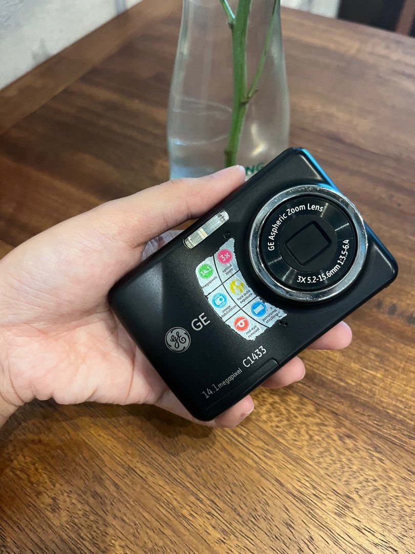 GE 1433 (Category: Cameras) located in Binan City. Submitted by hamkkelane (Listing ID 1366162415, Image 1). Description: GE C1433 BLACK 🏷️ 3,299 (fixed) Features: - 14.0 megapixel - all buttons, zoom, flash working - have different scene mode & filters - can records video - with dates Inclusion: - 1 gb sd card - new double a battery - camera pouch 📸: NO FUNCTIONAL ISSUE Honest issue: minimal black dot on the screen & left corner of lcd is whit
