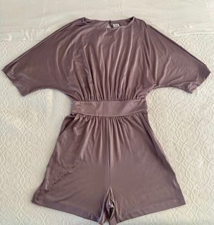 (Category: ) located in . Submitted by dressingroom (Listing ID 1366135583, Image 1). Description: .