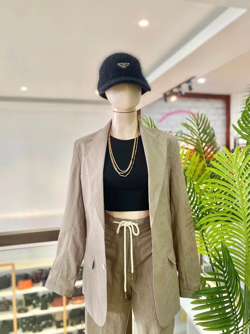 HQ COORDINATES (Category: Sets or Coordinates) located in Baguio. Submitted by asna_taku (Listing ID 1366111035, Image 2). Description: HQ COORDINATES (blazer and trousers) S-M ₱1780.