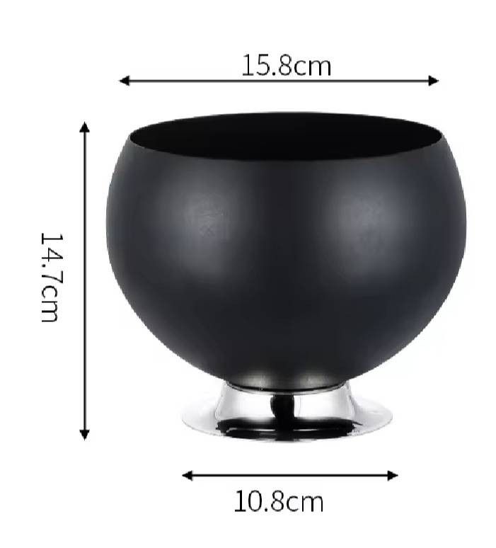 Ice Bucket (Category: Other Kitchenware & Tableware) located in Tagaytay City. Submitted by android011 (Listing ID 1366095238, Image 2). Description: Black Ice Bucket Stainless steel Classy look for pick up only.