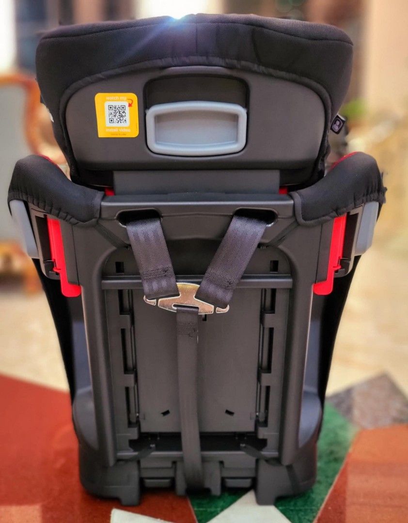 Joie car seat (Category: Car Seats) located in Las Pinas. Submitted by suzidee (Listing ID 1366016759, Image 2). Description: Joie Elevate car seat Slightly used In very good condition. Designed for children weighing 9-36kg. Key features include: Group 1/2/3 Seat: Functions as both a harnessed car seat (9-18kg) and a high-back booster (15-36kg). Safety Features: Equipped with side impact protection and full impact protection lining in the headres