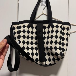 (Category: ) located in . Submitted by rosso_preloved (Listing ID 1366074440, Image 1). Description: .
