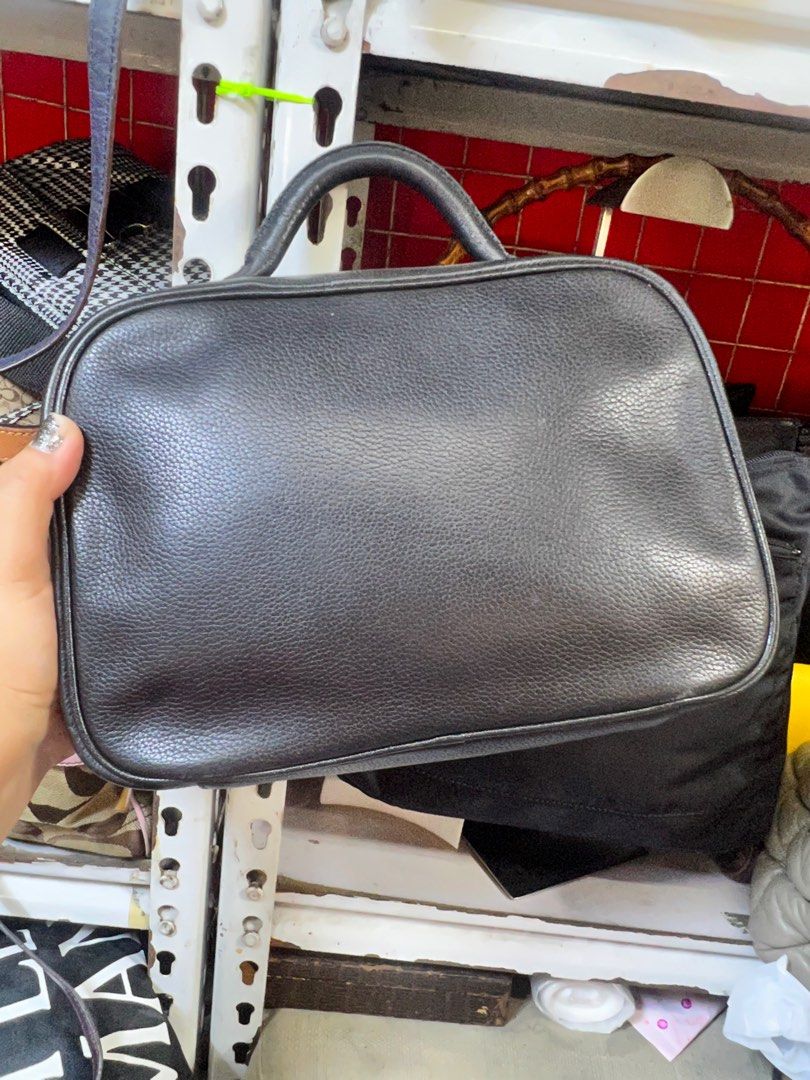 longchamp vanity pure leather bag (Category: Luxury Bags & Wallets) located in Quezon City. Submitted by bags4ever (Listing ID 1366083324, Image 3). Description: longchamp vanity pure leather black bag ✔️actual photo ✔️onhand ✔️ready for shipment ✔️ready for meet up around metro manila only ✔️or pick up @ our shop! happy shopping!🛍️🛍️ .