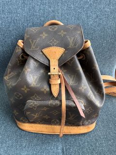 (Category: ) located in . Submitted by mcclosetclearout (Listing ID 1366025863, Image 1). Description: .