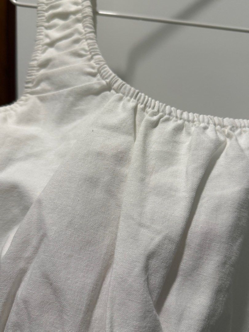 Love Bonito white cropped top (Category: Others Tops) located in Paranaque City. Submitted by rymss (Listing ID 1366018961, Image 2). Description: .