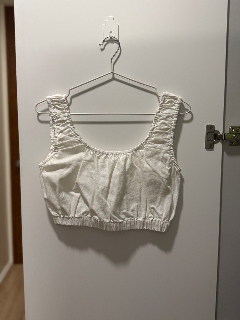 Love Bonito white cropped top (Category: Others Tops) located in Paranaque City. Submitted by rymss (Listing ID 1366018961, Image 1). Description: .