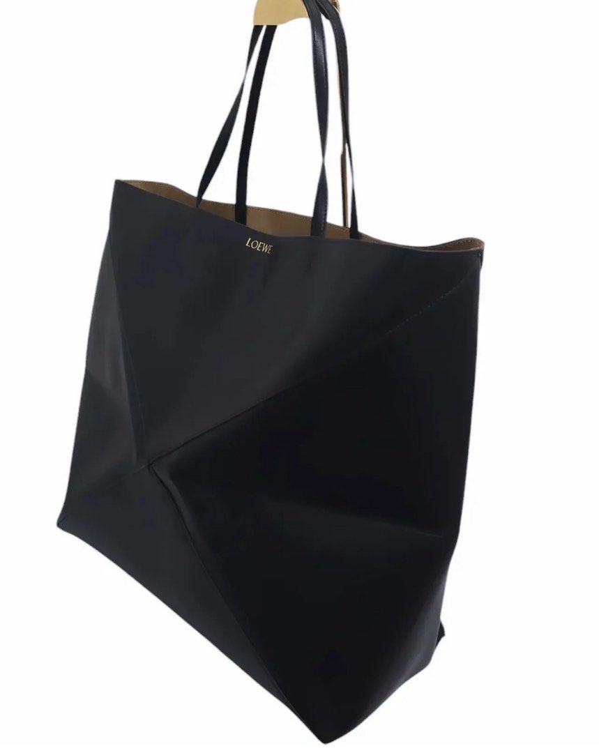Loéwe Shoulder Bag - Large (Category: Luxury Bags & Wallets) located in Binan City. Submitted by mcsolis (Listing ID 1366050773, Image 2). Description: Large to XL In very good condition Foldable shoulder bag With dust bag From 🇯🇵 ukay/surplus What you see is what you get NGA bags(not guaranteed auth) ⭕️DISCLAIMER Everything Segunda is not affiliated nor associated with any of the brands featured. All trademarks and copyrights reserved to the o