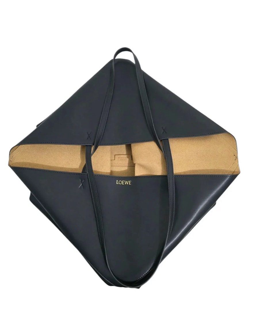 Loéwe Shoulder Bag - Large (Category: Luxury Bags & Wallets) located in Binan City. Submitted by mcsolis (Listing ID 1366050773, Image 3). Description: Large to XL In very good condition Foldable shoulder bag With dust bag From 🇯🇵 ukay/surplus What you see is what you get NGA bags(not guaranteed auth) ⭕️DISCLAIMER Everything Segunda is not affiliated nor associated with any of the brands featured. All trademarks and copyrights reserved to the o