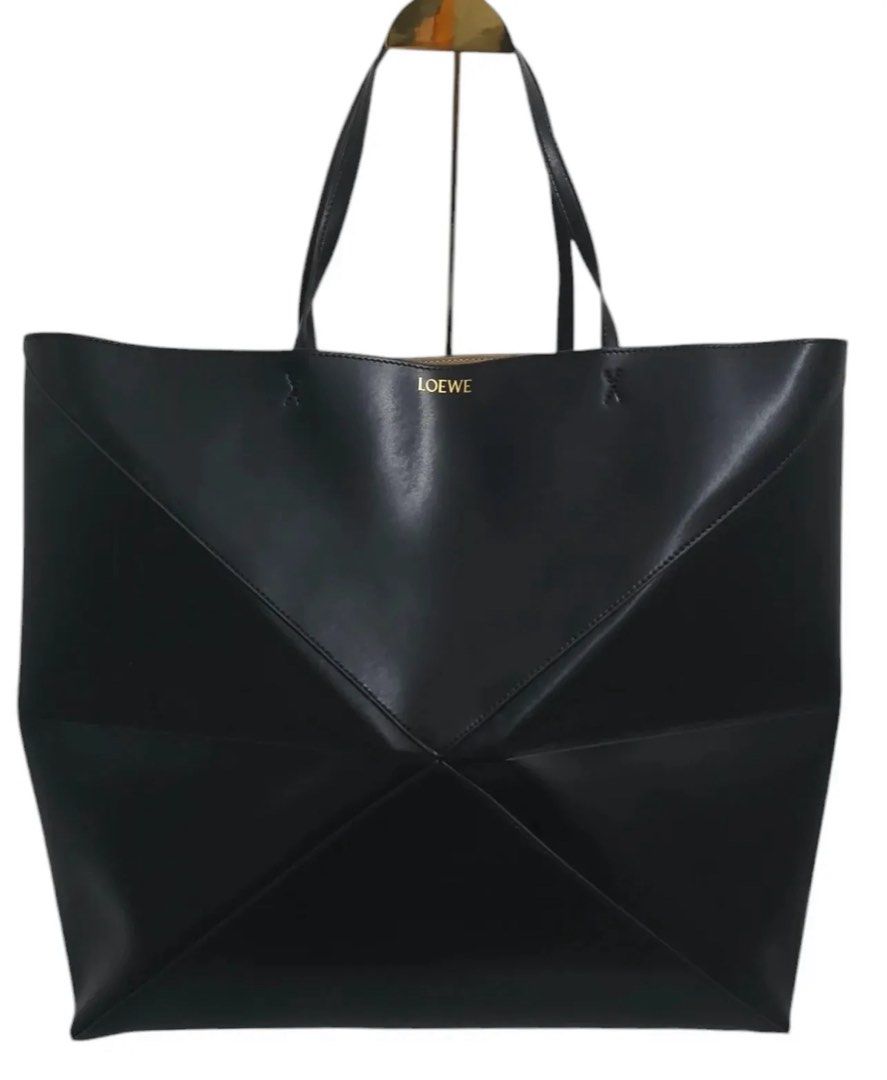 Loéwe Shoulder Bag - Large (Category: Luxury Bags & Wallets) located in Binan City. Submitted by mcsolis (Listing ID 1366050773, Image 1). Description: Large to XL In very good condition Foldable shoulder bag With dust bag From 🇯🇵 ukay/surplus What you see is what you get NGA bags(not guaranteed auth) ⭕️DISCLAIMER Everything Segunda is not affiliated nor associated with any of the brands featured. All trademarks and copyrights reserved to the o