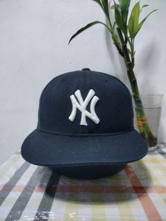 NEW ERA NY FITTED CAP SIZE 7