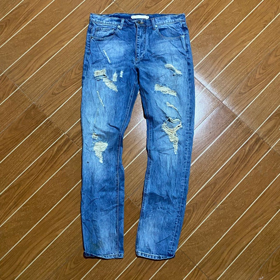Off White (Category: Jeans) located in Sipalay. Submitted by muedajerry (Listing ID 1366105058, Image 1). Description: Off White denim tattered jeans waistline 34-36 length 45 hem 7 excellent condition 1500.
