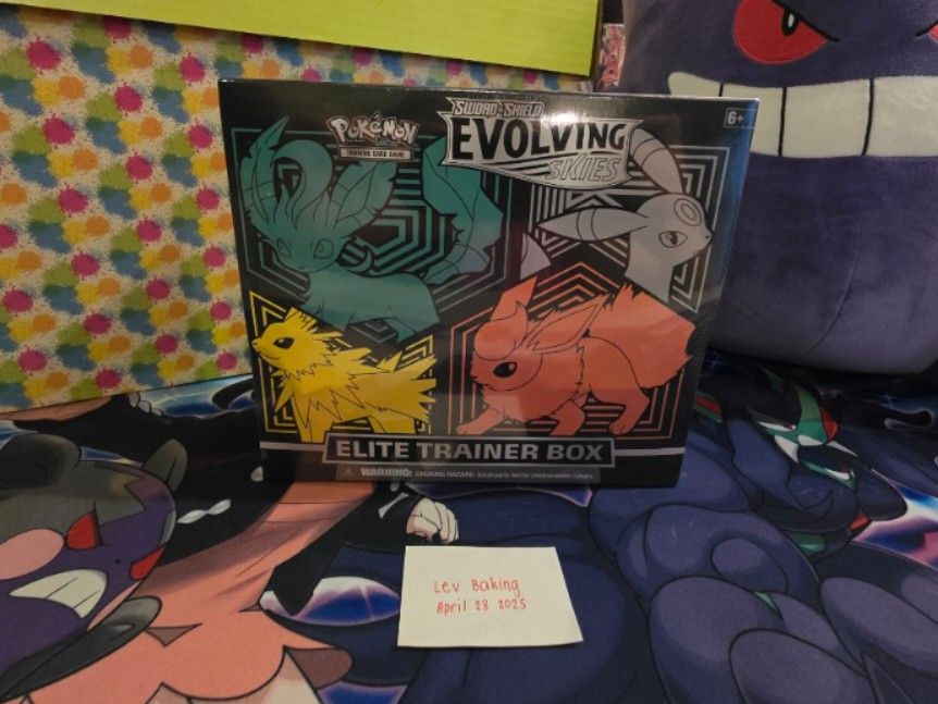 Pokemon The Card Game: Evolving Skies Elite Trainer Box (Category: Card Boxes & Cases) located in Manila. Submitted by lev_baking (Listing ID 1366120980, Image 3). Description: Pokemon TCG Evolving Skies Elite Trainer Box Authentic English edition Factory Sealed Choose from 2 box designs Chase rare cards: MOONBREON!!! Umbreon VMax Alternate Art Secret Rayquaza VMax Alternate Art Secret Leafeon VMax Alternate Art Secret Sylveon VMax Alternate Art 