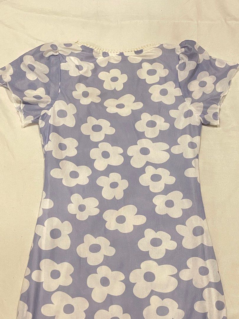 Purple Floral Dress (Category: Dresses) located in Quezon City. Submitted by mickiedeang (Listing ID 1366106741, Image 3). Description: Super pretty dress!! Stretchy and high quality fabric. Fits XS-semi medium Worn only once, see photos for when worn. Price negotiable..