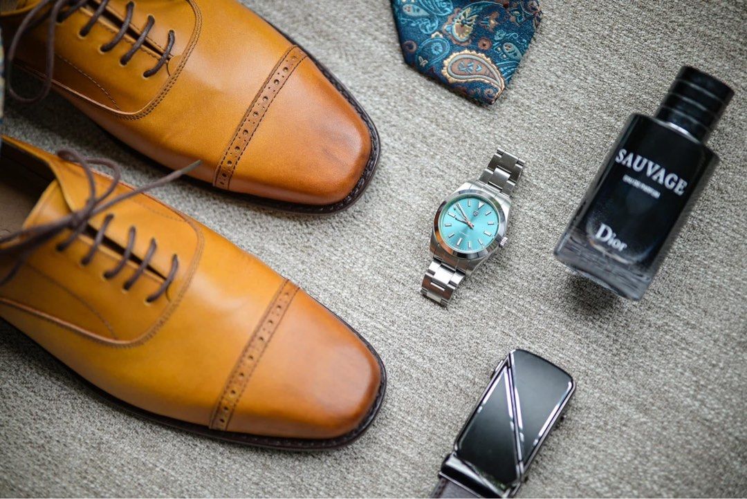 R.E. Craftsman Cap-toe Oxford Shoes (Category: Dress Shoes) located in Catarman. Submitted by andeverythingnays (Listing ID 1366024687, Image 2). Description: Bought for ₱9,900 Material: Genuine cowhide leather Closed lacing system – a classic Oxford characteristic. Cap toe Formal leather construction – smooth, polished leather suitable for dressy occasions. Low heel – standard for Oxford shoes. Color: a light tan / caramel brown. RFS: Served its