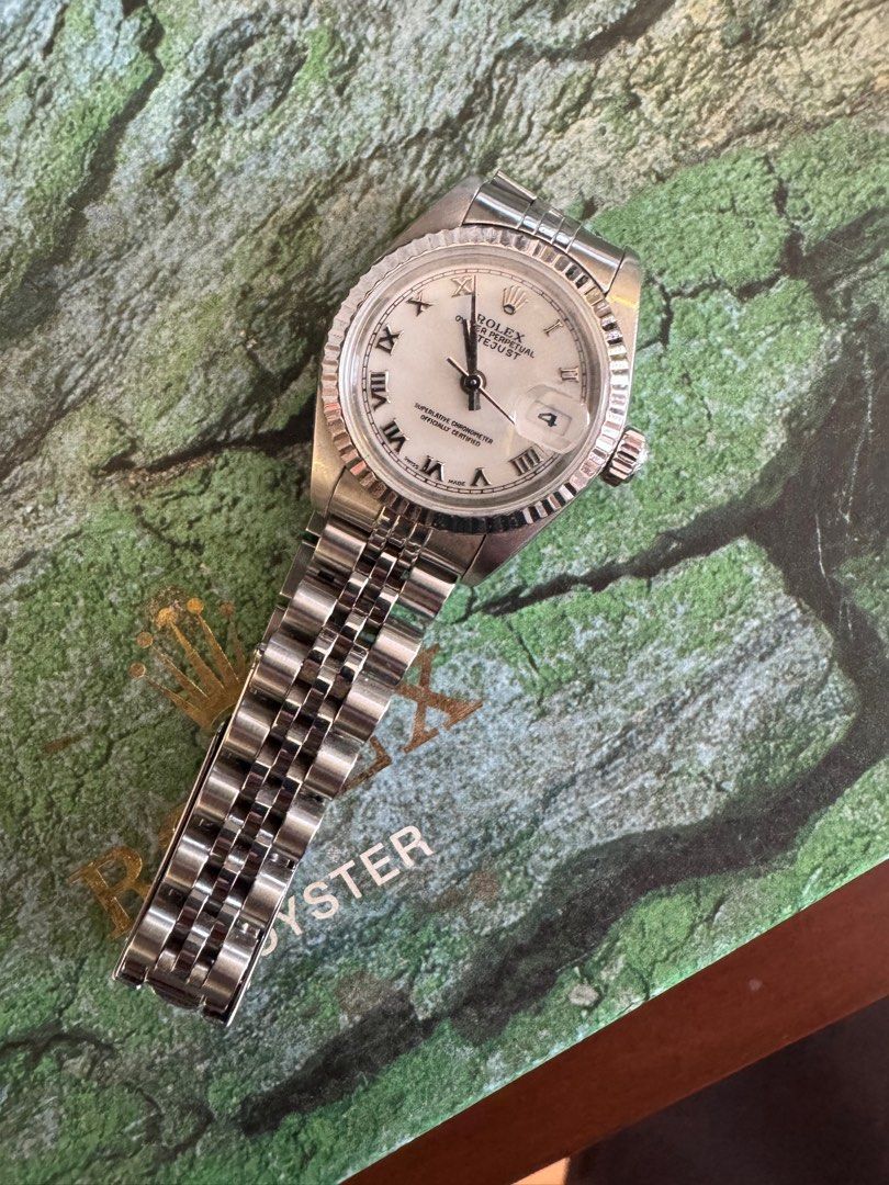 Rolex Datejust 26mm (Category: Luxury Watches) located in Paranaque City. Submitted by jaydy118 (Listing ID 1366039407, Image 1). Description: Brand: Rolex Model: Datejust 26 Case: Steel Bezel: White gold Diameter: 26 mm Bracelet: Steel Jubilee Movement: Automatic Dial: White with roman numerals Glass: Sapphire crystal Condition: 9/10 Watch only Open for verification.