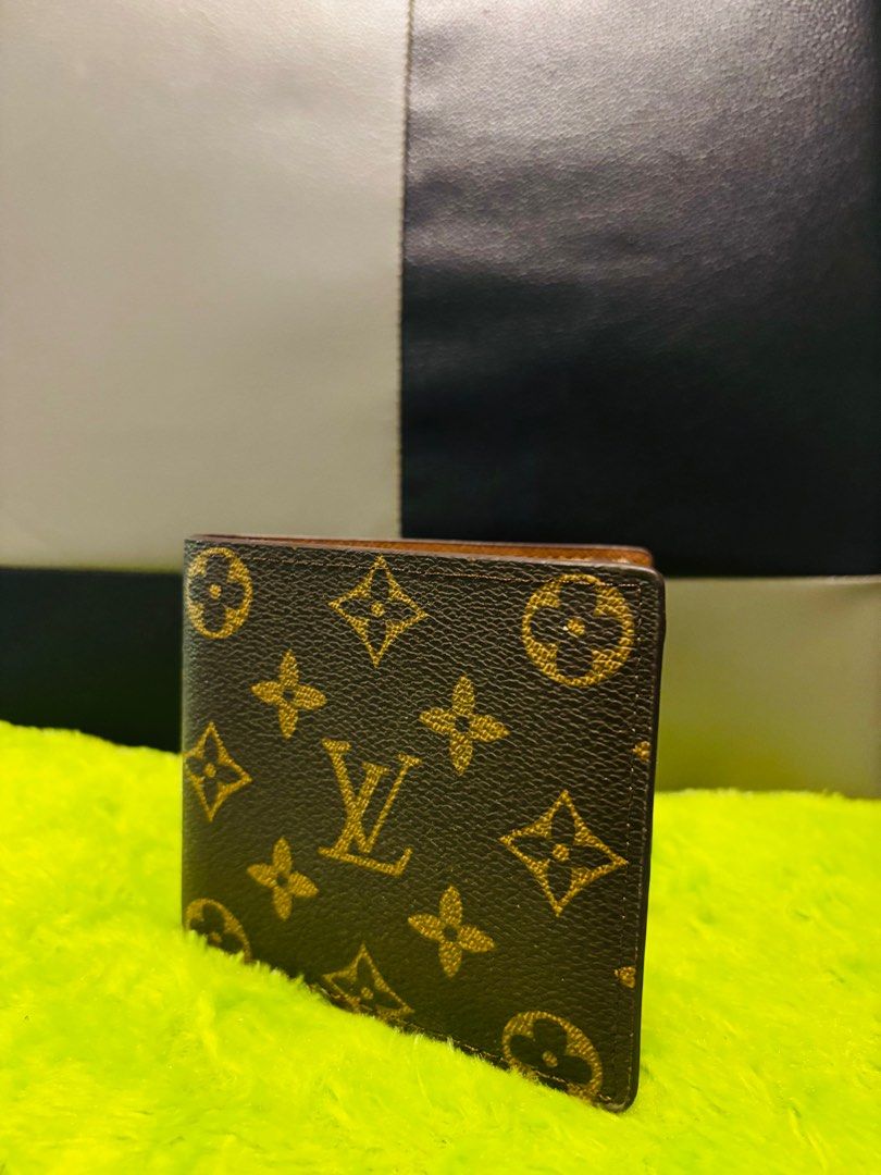 Short by fold monogram (Category: Luxury Bags & Wallets) located in Cebu City. Submitted by day.98 (Listing ID 1366027520, Image 2). Description: selected from japan surplus genuine leather coded no flaws.