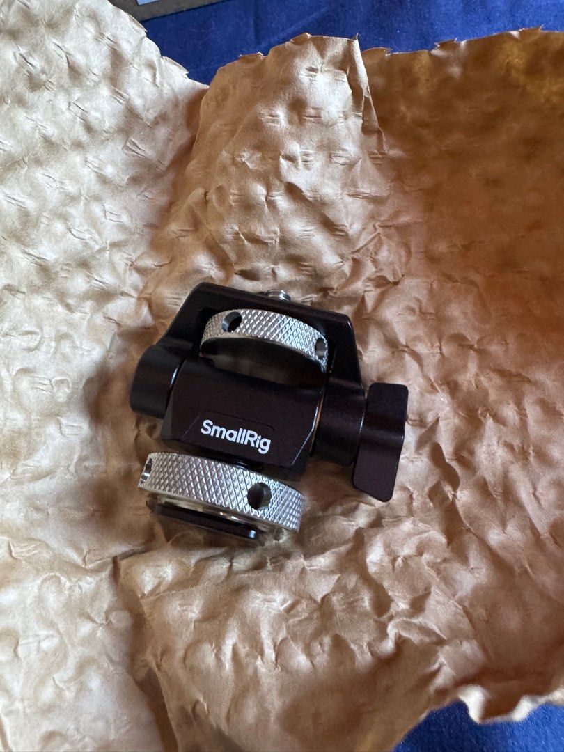 Smallrig Monitor Mount (Category: Tripods & Monopods) located in Dasmarinas. Submitted by akelvin23 (Listing ID 1366154966, Image 3). Description: Monitor mount with cold shoe Smallrig Nagkamali ako ng bili Nego pm lang .