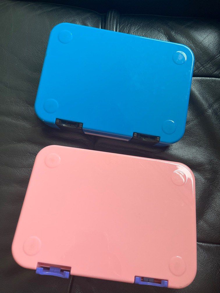 Smiggle lunch box (Category: Other Babies Going Out Needs) located in Singapore. Submitted by mysticfish.219470 (Listing ID 1366086136, Image 2). Description: Washed but not used before Both pink and blue .