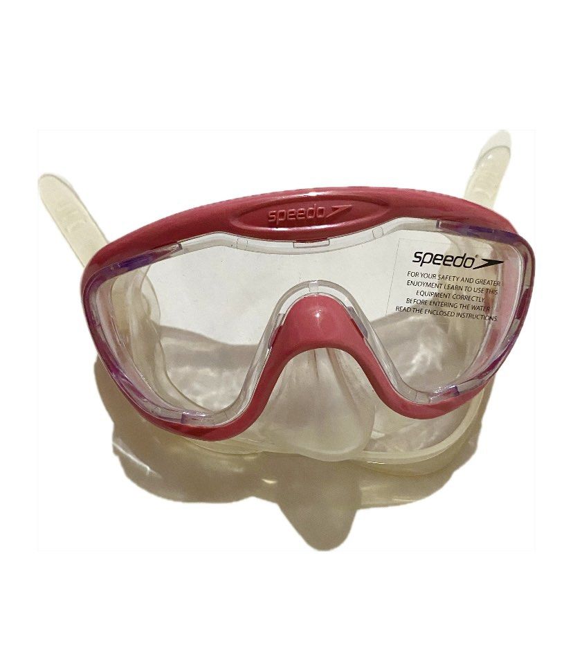 SPEEDO kids pink diving goggles (Category: Infant Playtime) located in Bacolod City. Submitted by hopstopandshop (Listing ID 1366049500, Image 1). Description: Never used In good condition. No flaw.