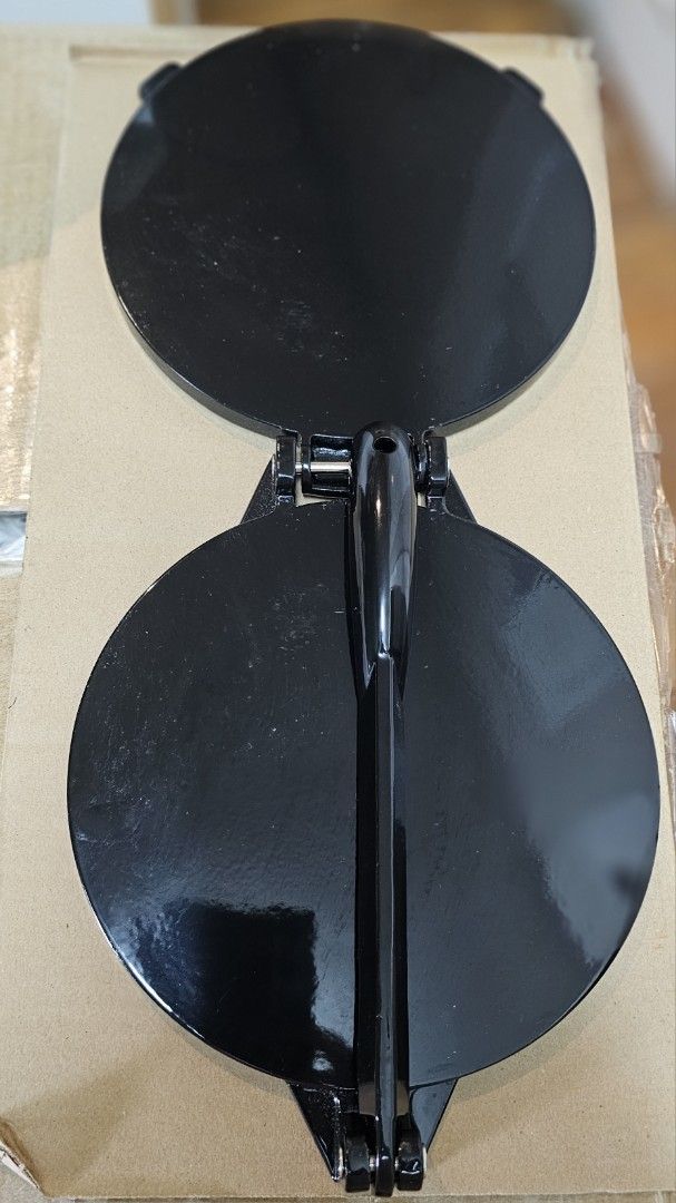 Tortilla/pita bread press (Category: Breadmakers) located in Tagaytay City. Submitted by android011 (Listing ID 1366145181, Image 2). Description: Tortilla/Pita bread press size: 8" new for pick up only.