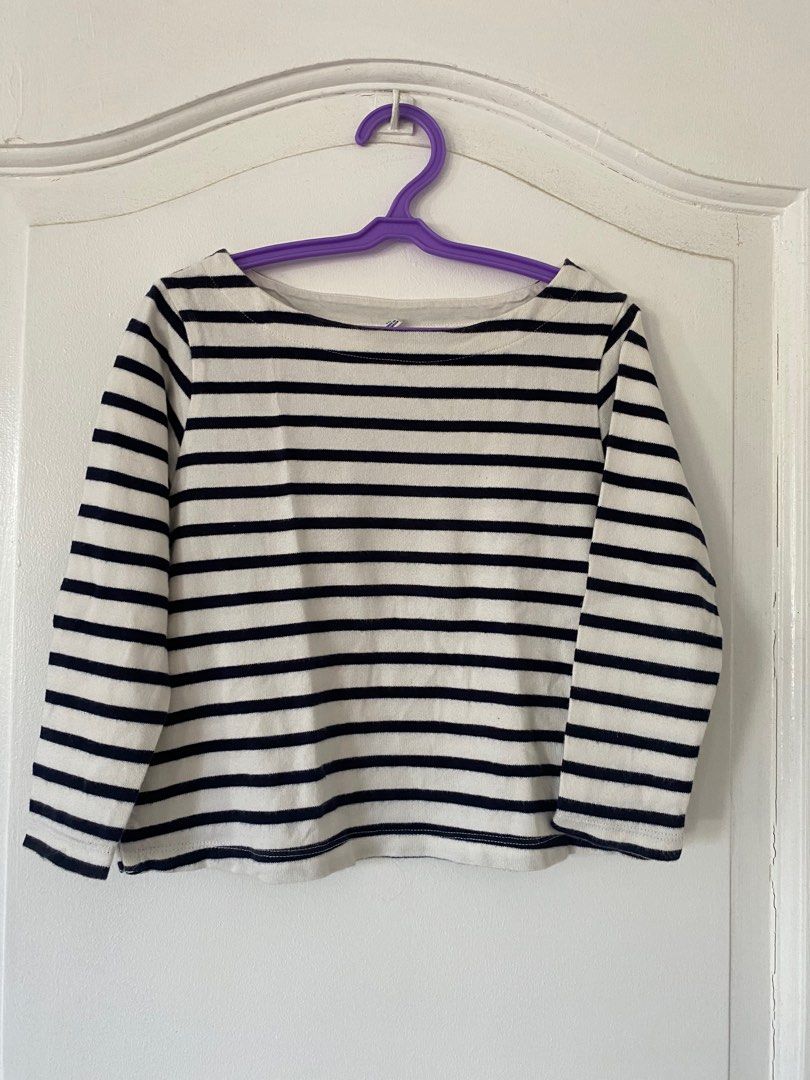 Uniqlo Girls Top (Category: Babies & Kids Fashion) located in Paranaque City. Submitted by yard_army (Listing ID 1366158404, Image 1). Description: Uniqlo Kids Girls Top White with stripes Size 110 No stains, no damage.