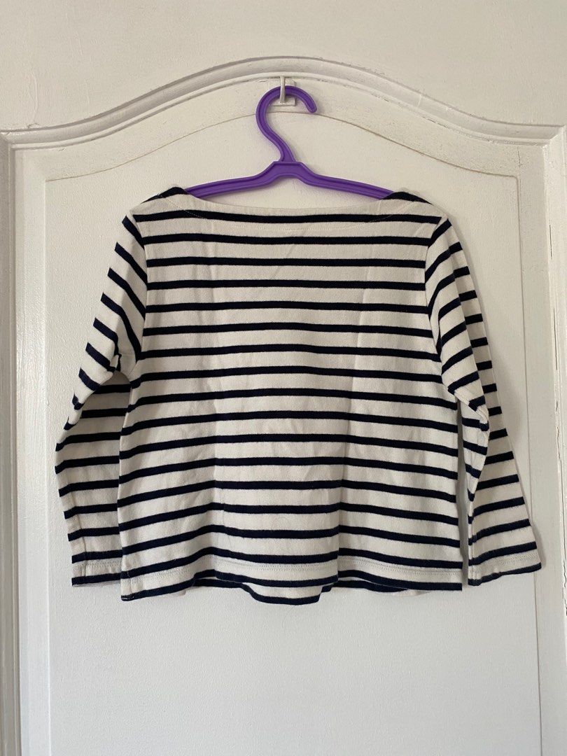 Uniqlo Girls Top (Category: Babies & Kids Fashion) located in Paranaque City. Submitted by yard_army (Listing ID 1366158404, Image 2). Description: Uniqlo Kids Girls Top White with stripes Size 110 No stains, no damage.