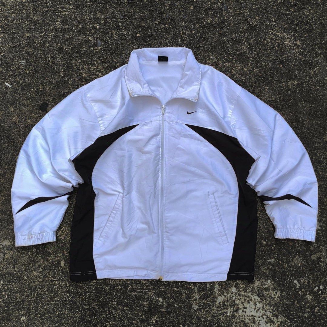 Vintage Nike Windbreaker (Category: Coats, Jackets and Outerwear) located in Manila. Submitted by _vault (Listing ID 1366042370, Image 1). Description: 24" width 28" length.