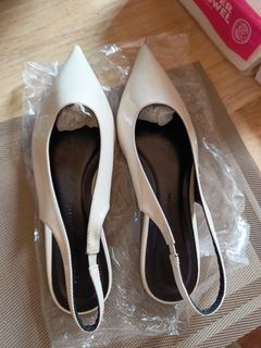 White Pointed Flats Shoes