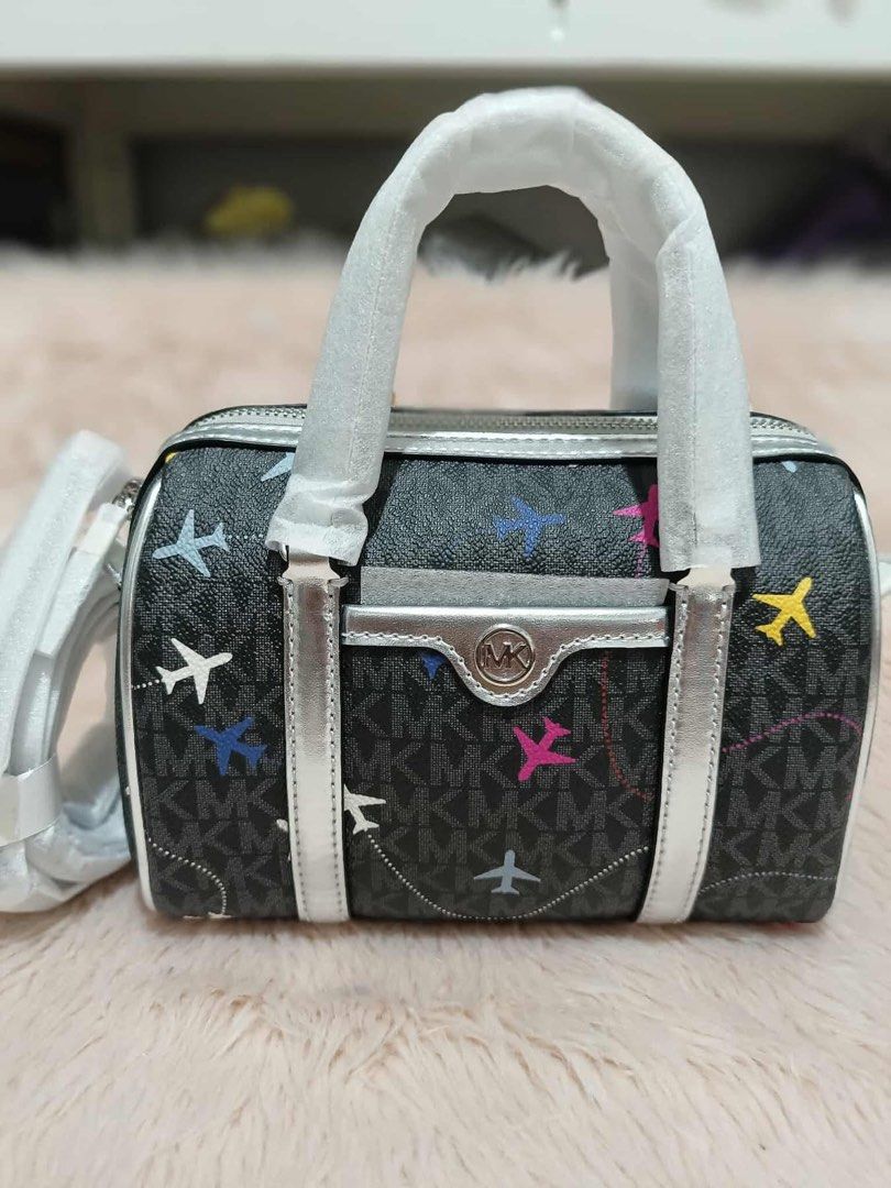 Xs duffle bag (Category: Luxury Bags & Wallets) located in Manila. Submitted by lovieauthenticmerchandise (Listing ID 1366180769, Image 2). Description: .