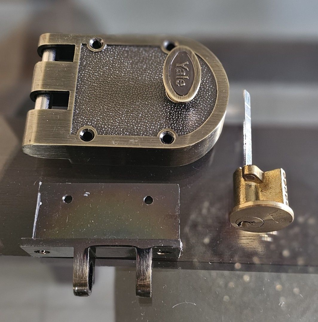 Yale Rim Double Lock (Category: Locks, Doors & Gates) located in Tagaytay City. Submitted by android011 (Listing ID 1366150459, Image 1). Description: Yale Rim Double Lock for pick up only.