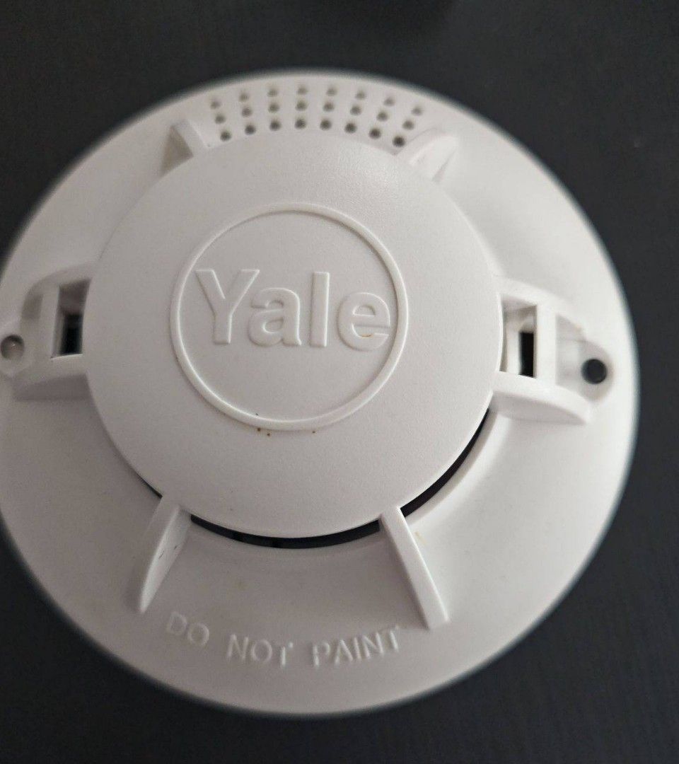 Yale Smoke Detector (Category: Safe) located in Tagaytay City. Submitted by android011 (Listing ID 1366144286, Image 1). Description: Yale Smoke Detector no issue at all for pick up only.