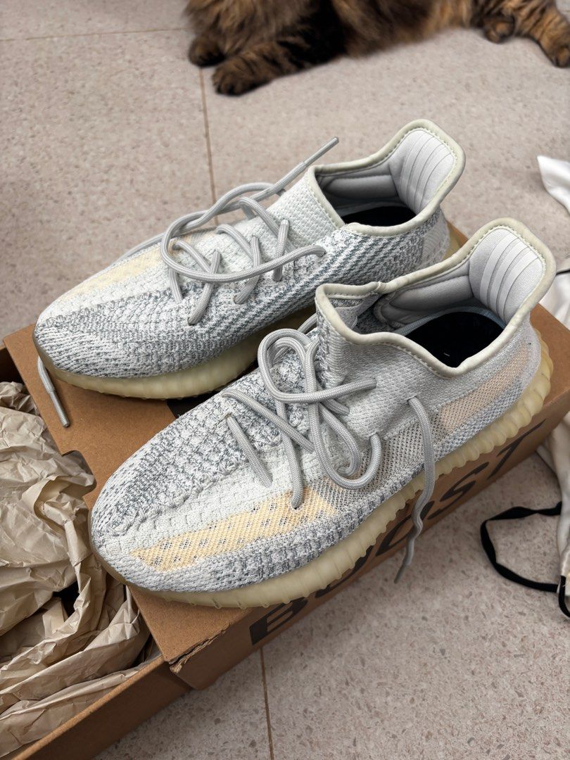 Yeezy Boost 350 V2 Cloud White Reflective, Fesyen Pria, Sepatu