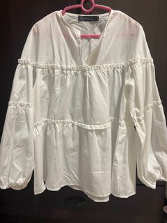 (Category: ) located in . Submitted by shopwithmiraaaa (Listing ID 1366145427, Image 1). Description: .