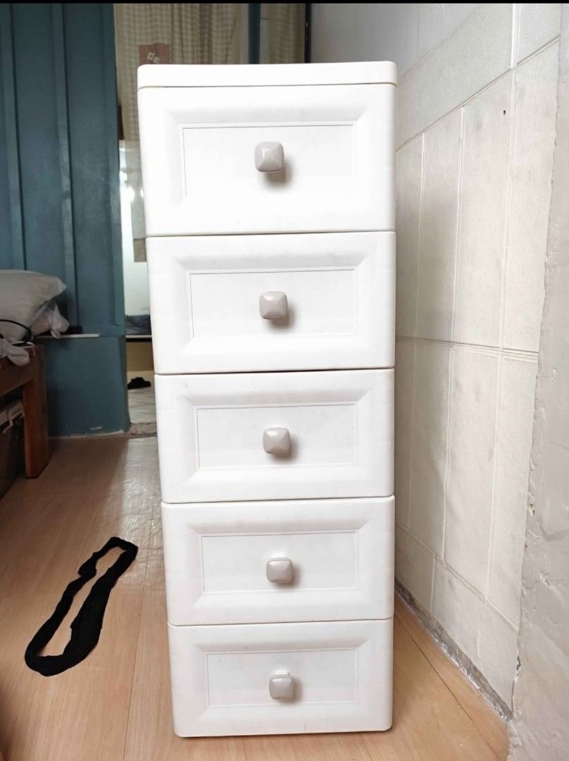 5 tier drawer Storage w/ wheels (Category: Storage Boxes & Baskets) located in Cavite. Submitted by jane_ava (Listing ID 1366232858, Image 2). Description: signs of use, no issues at all no damage no cracks white color , handle is light gray very spacious can put a lot of things inside pickup lalamove only general trias cavite.