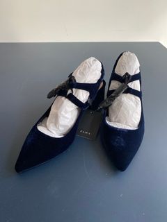 全新 Zara 藍絲絨高踭鞋(35)64243556268801110