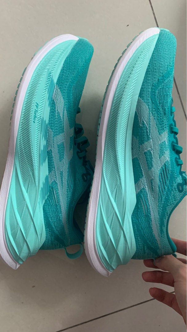 Asics Superblast 2 US 10.5 (Category: Sneakers) located in Singapore. Submitted by bingsu9183 (Listing ID 1366247913, Image 2). Description: US 10.5 Wave Teal colour Used once, mileage 21km no box or tag, will provide other shoebox RFS: too small, can trade with US 11 superblast 2 with top up depending on condition 100% authentic.