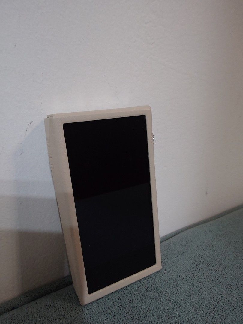 Astell&Kern A&ultima SP3000M Copper/Nickel (Category: Portable Music Players) located in Singapore. Submitted by unseenremains (Listing ID 1366334980, Image 3). Description: This unit comes with a local receipt and a local warranty till April 2026 I'm not interested in trades. low ballers please stay away. Thank you..