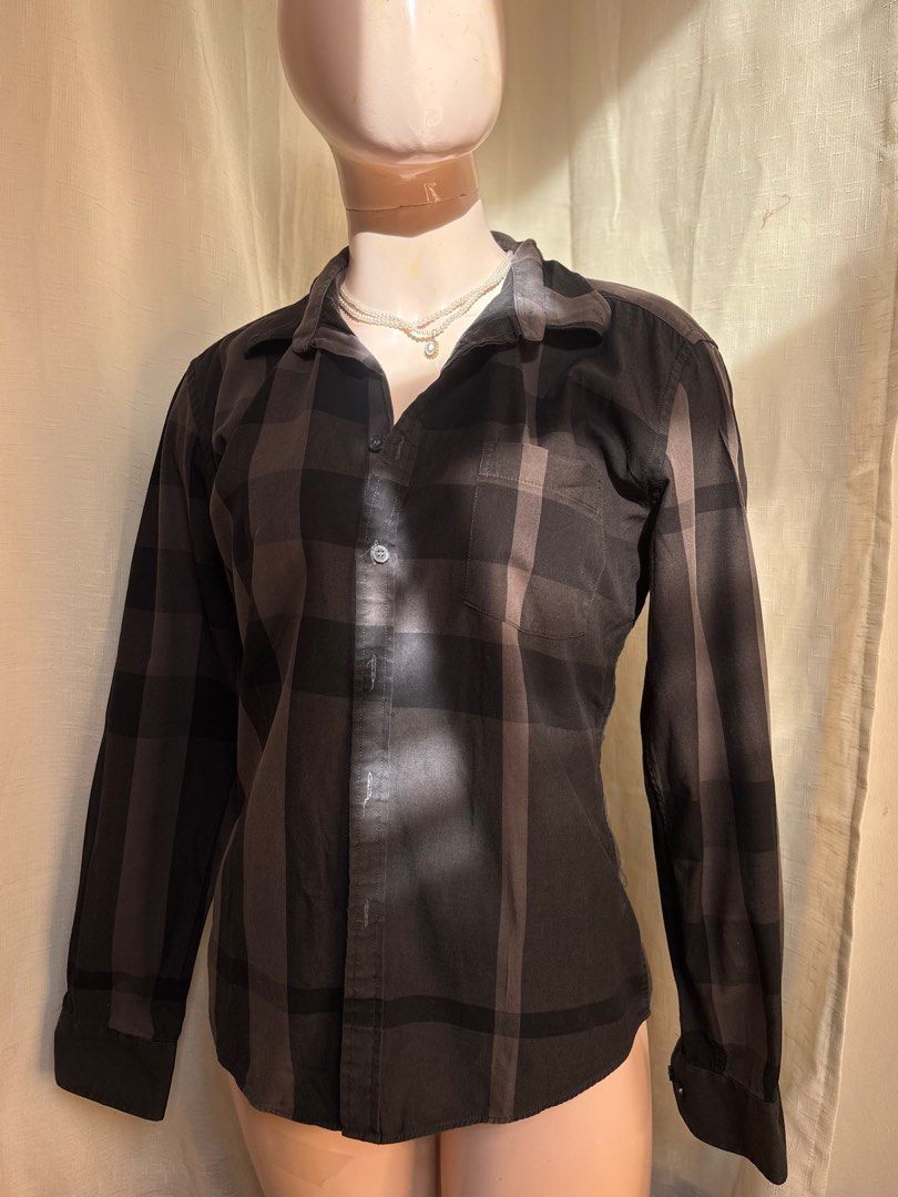 BURBERRY vintage longsleeves small size (Category: Longsleeves) located in Taguig. Submitted by jjprimo (Listing ID 1366361355, Image 2). Description: Bought this from a vintage archive pop up store in salcedo but never got to wear it because i gained weight😅 This is in a really good condition!🫶🏻.