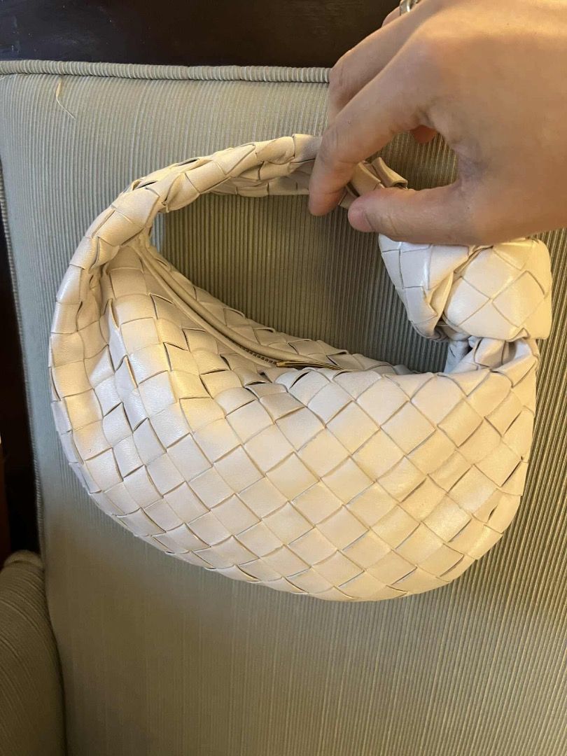 BV White Mini Jodie (Category: Luxury Bags & Wallets) located in Quezon City. Submitted by hellopatchi (Listing ID 1366219750, Image 1). Description: White Mini Jodie Rank A with dr. Runway .